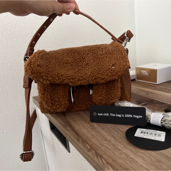 NEW NUNOO Small Teddy Camel Vegan Bag. - Picture 5 of 5
